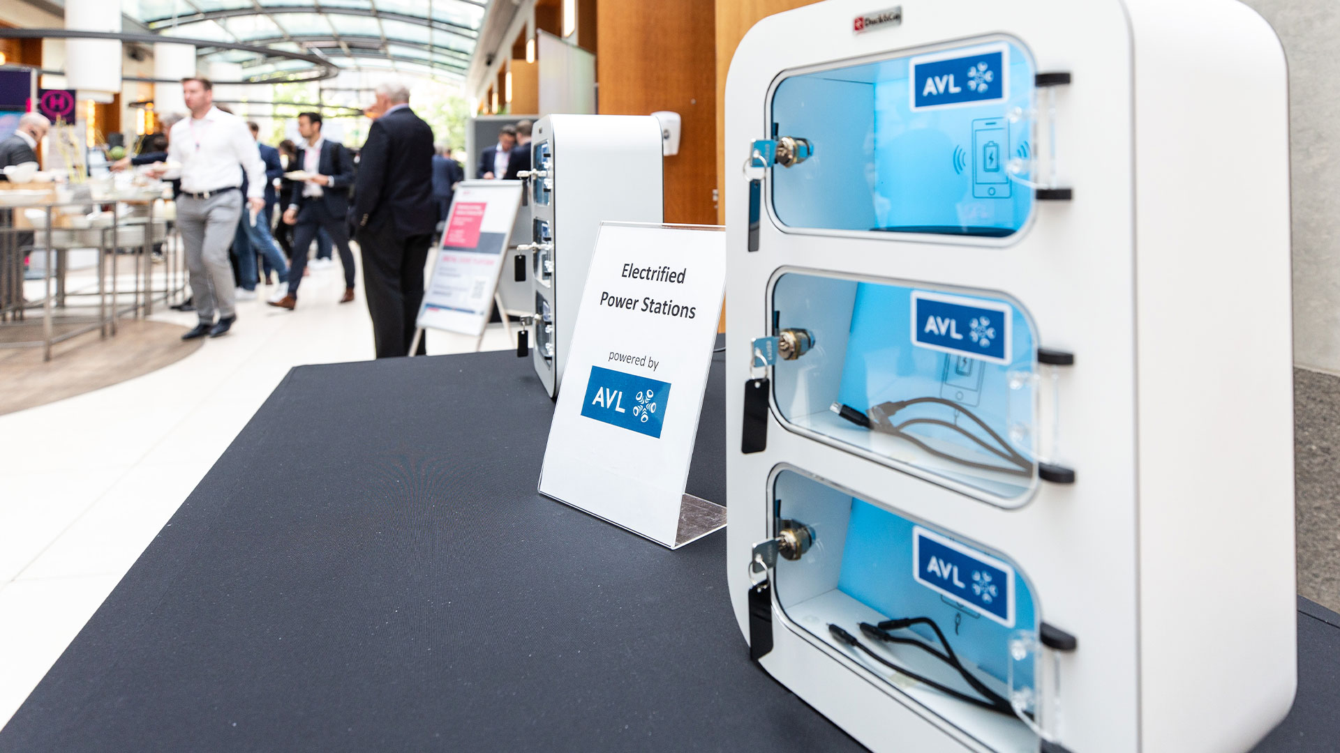 Sponsoring Electrified Powerstations: Aufstellung im Ausstellungsbereich